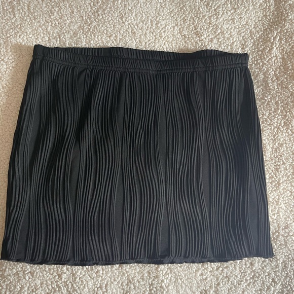 black mini skirt with designs - Picture 1 of 1
